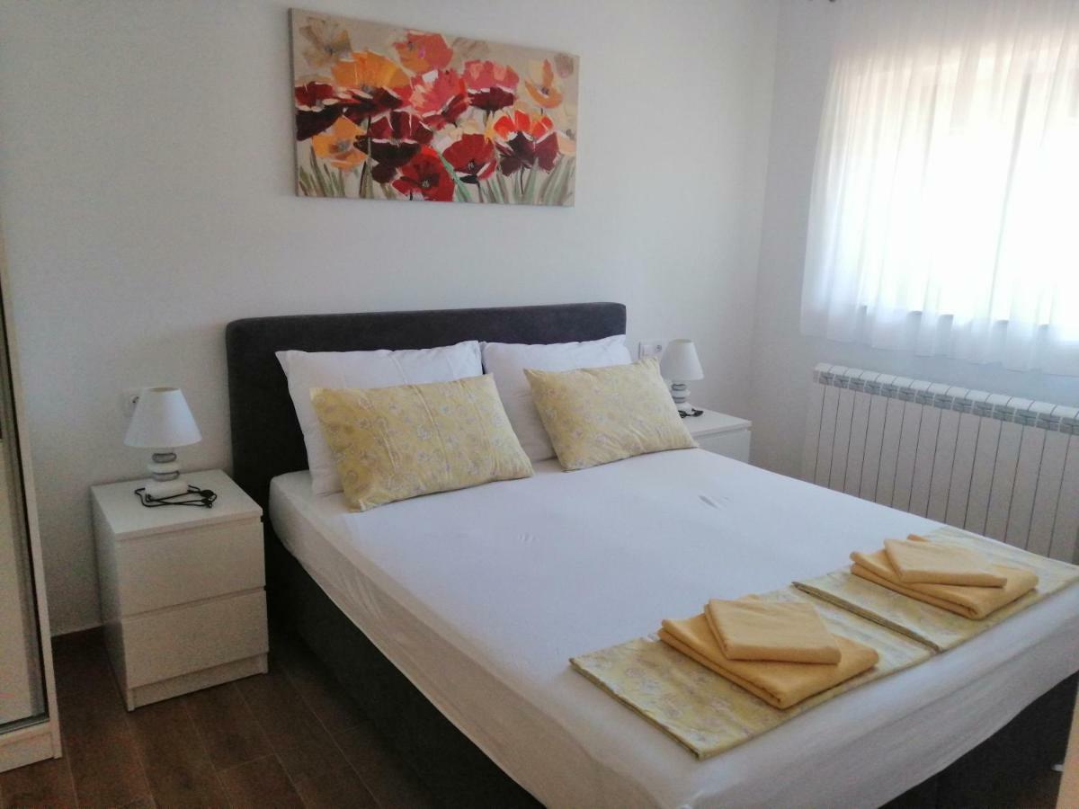 Apartments M&B سفيتي يوراي المظهر الخارجي الصورة