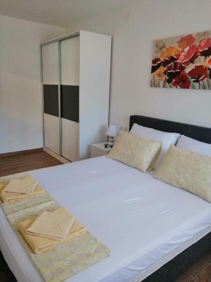 Apartments M&B سفيتي يوراي المظهر الخارجي الصورة